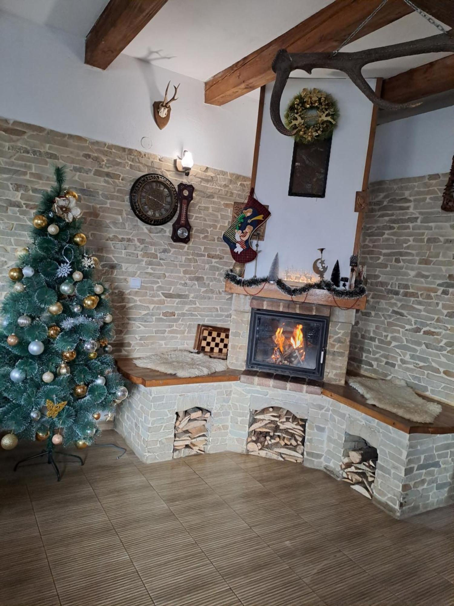 Casa Cristalul Muntilor Hotel Almafatelep Kültér fotó
