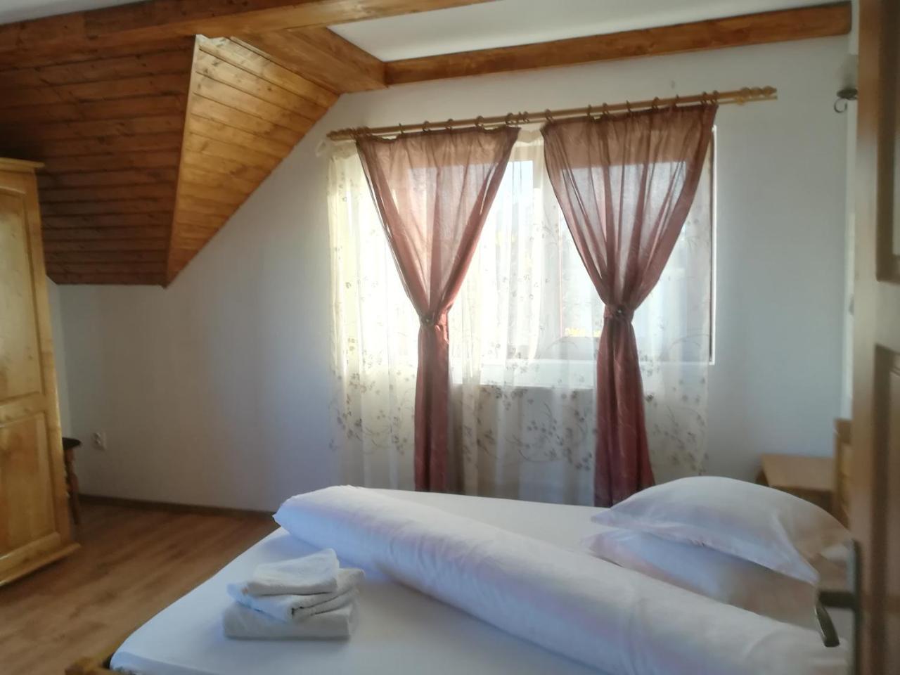 Casa Cristalul Muntilor Hotel Almafatelep Kültér fotó